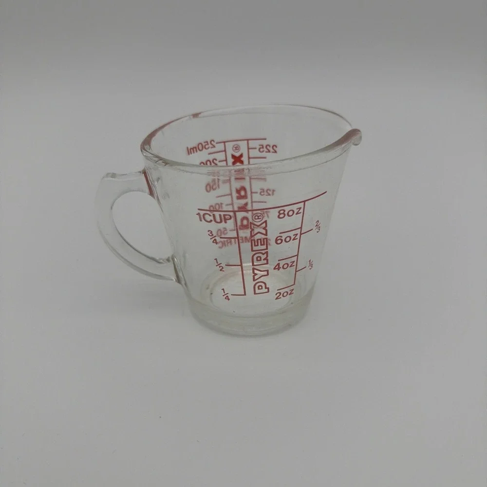 Pyrex Measuring Cup 508  1 Cup Red Lettering Closed D Handle USA Vintage - OZ ML